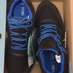 Limited Edition Toms Aroyo Leather Sneakers